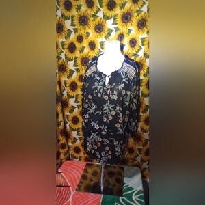 Black flower pattern top